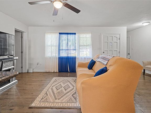 5th image of 1009 SE 20th St