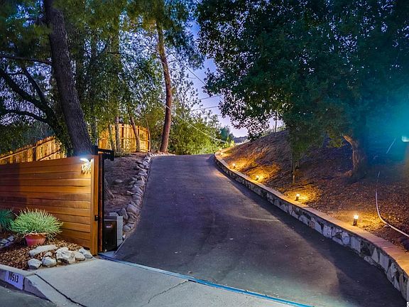 4th image of 10513 Vail Dr