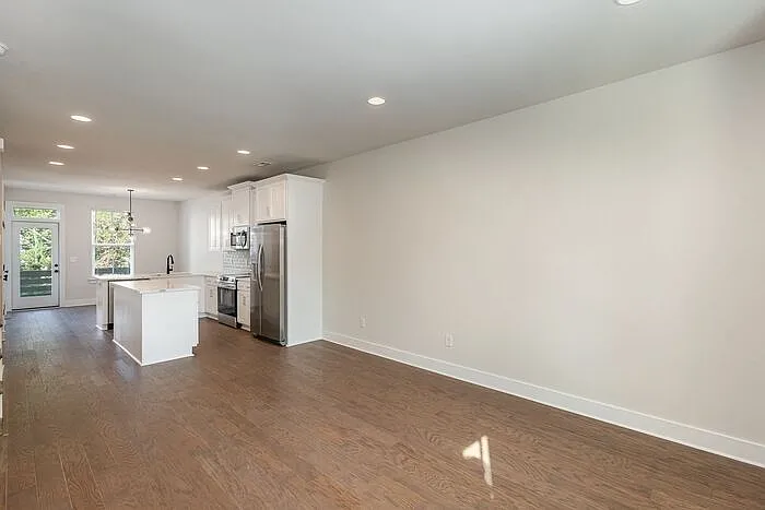 2319 Rozzelles Ferry Rd — Photo 5