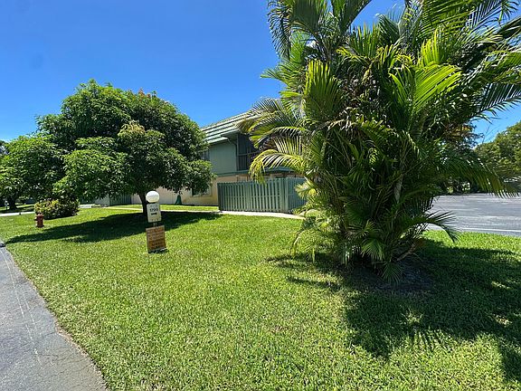 5th image of 1799 Fairview Villas Drive #1
