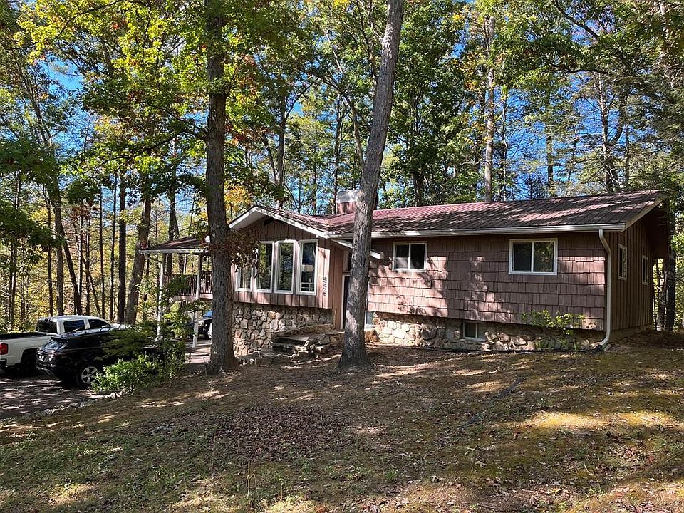 1st image of 556 Loraine St
