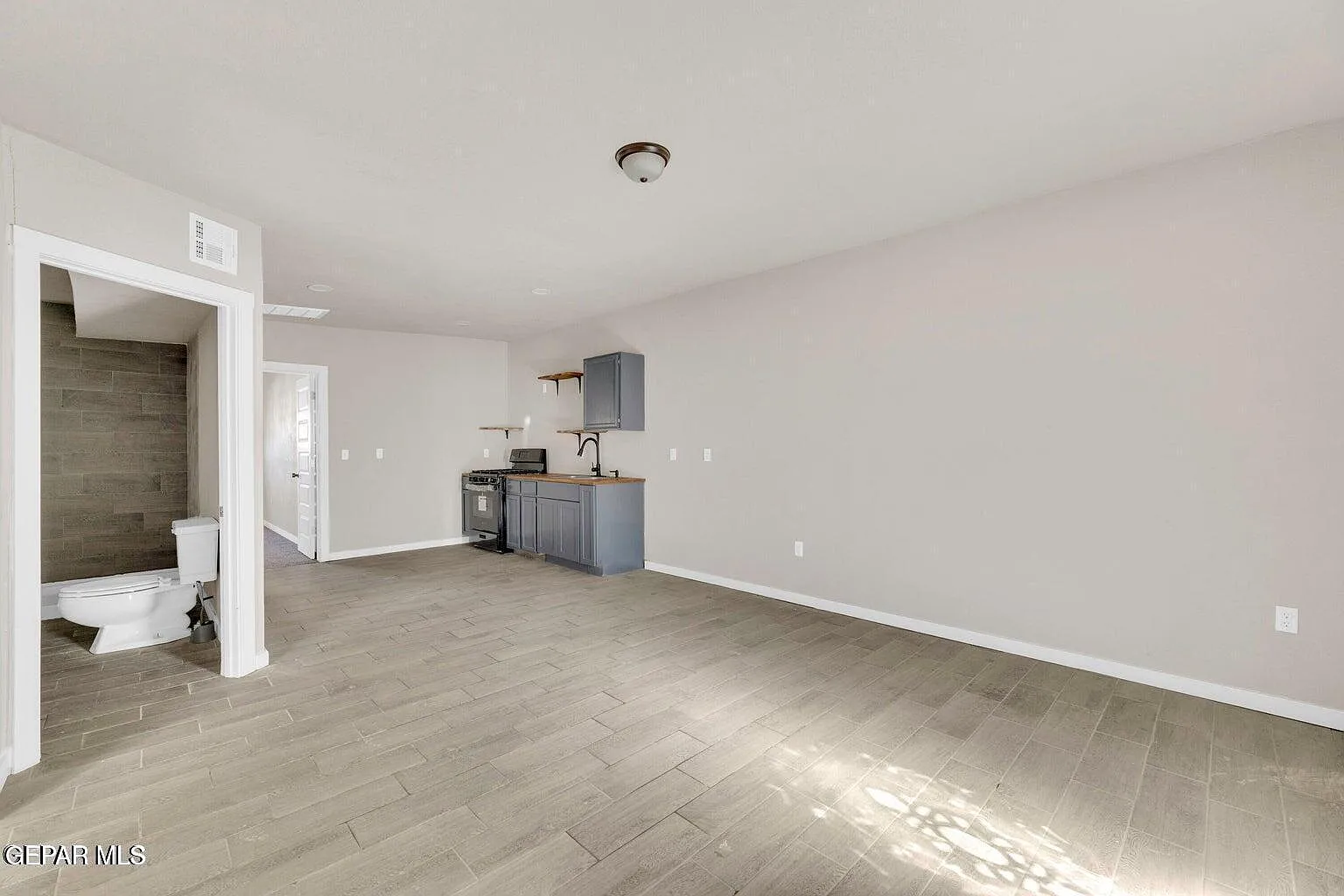 2 bed, 750 sqft, $975 — Photo 3