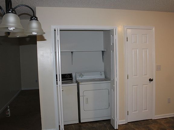 Washer and dryer hookup/ washer and dryer not included