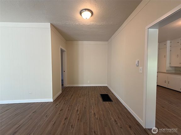 5th image of 904 S Valley Street