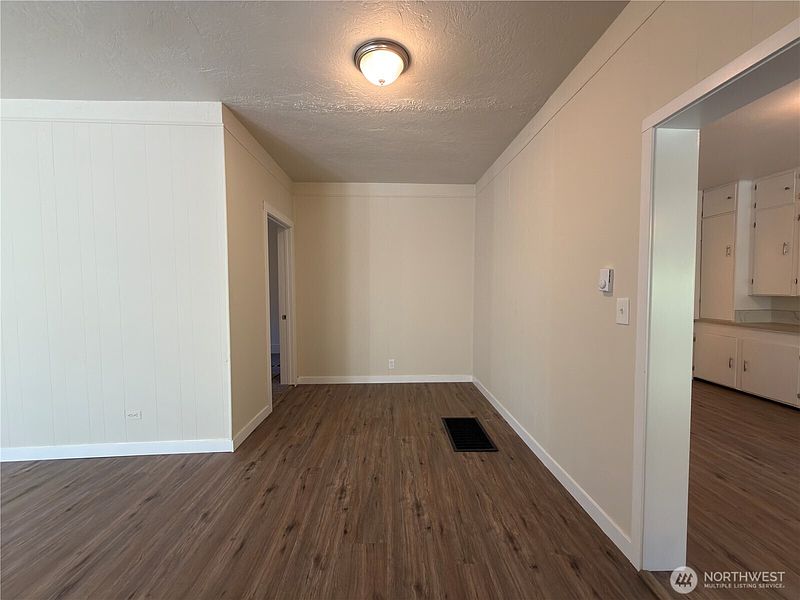5th image of 904 S Valley Street