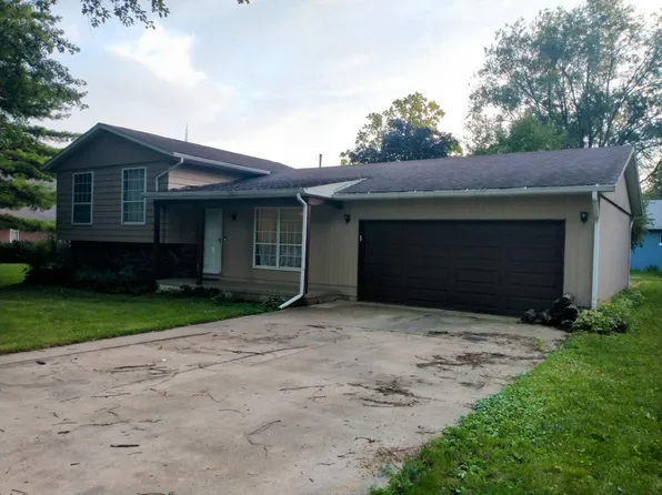 403 S Cedar St, Delavan, IL 61734