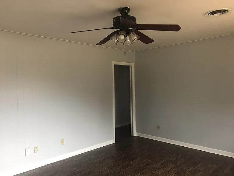 303 Drake Blvd — Photo 3