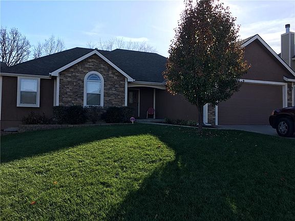 Summer view of front yard