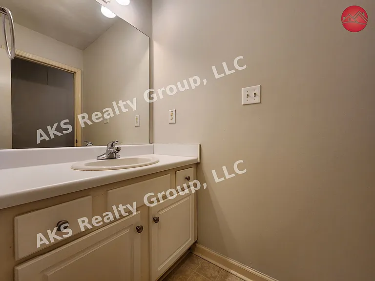 1090 Thompson Rd — Photo 14