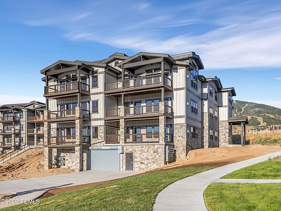 2nd image of 1124 W Vos Cir #204