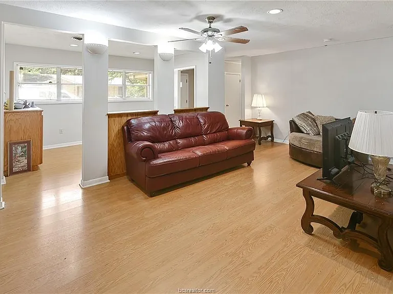 305 Brookside Dr W — Photo 12