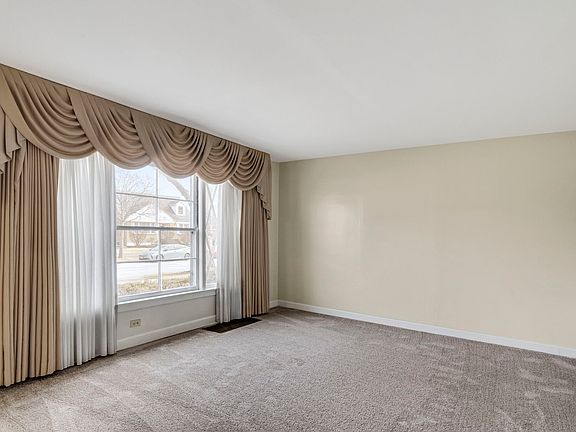3rd image of 1132 Blanchan Ave