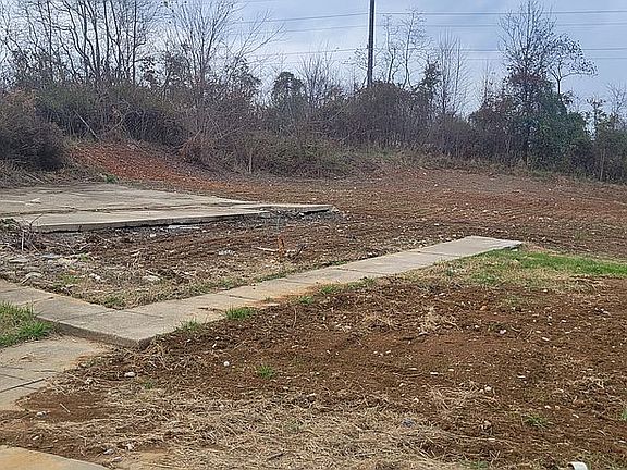 4th image of 400 Thompson Ln S