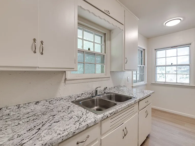 1501 SW 66th St — Photo 9