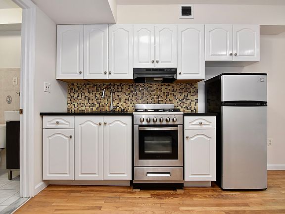 3rd image of 26 E 127th St #1