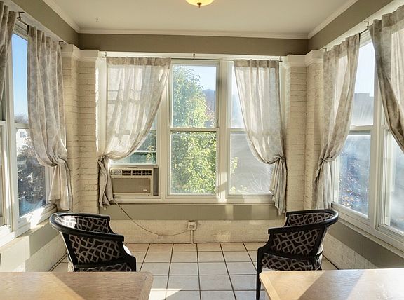 3rd image of 3316 W Sunnyside Ave #3