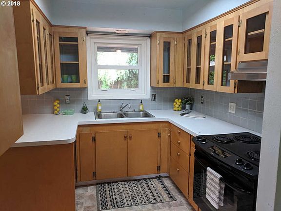 5th image of 4606 NE 39th Ave