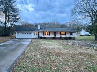 595 Avondale Dr, Rocky Face, GA 30740