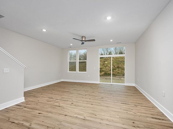 4th image of 2221 NE Watertown Way
