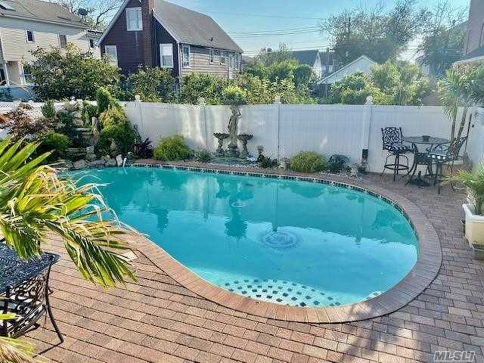 4 Bed 4 Bath Property, New York • 2,550 Sq Ft
