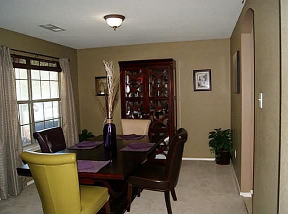4th image of 2807 Grandview Dr