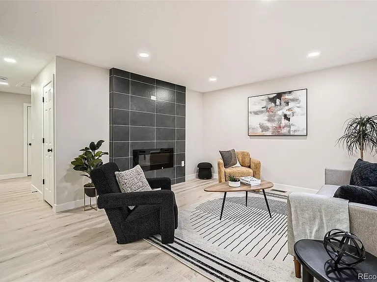 17443 E Temple Dr — Photo 2