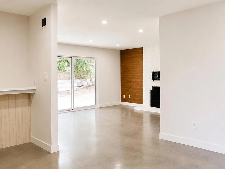 1135 Myra Ave — Photo 3