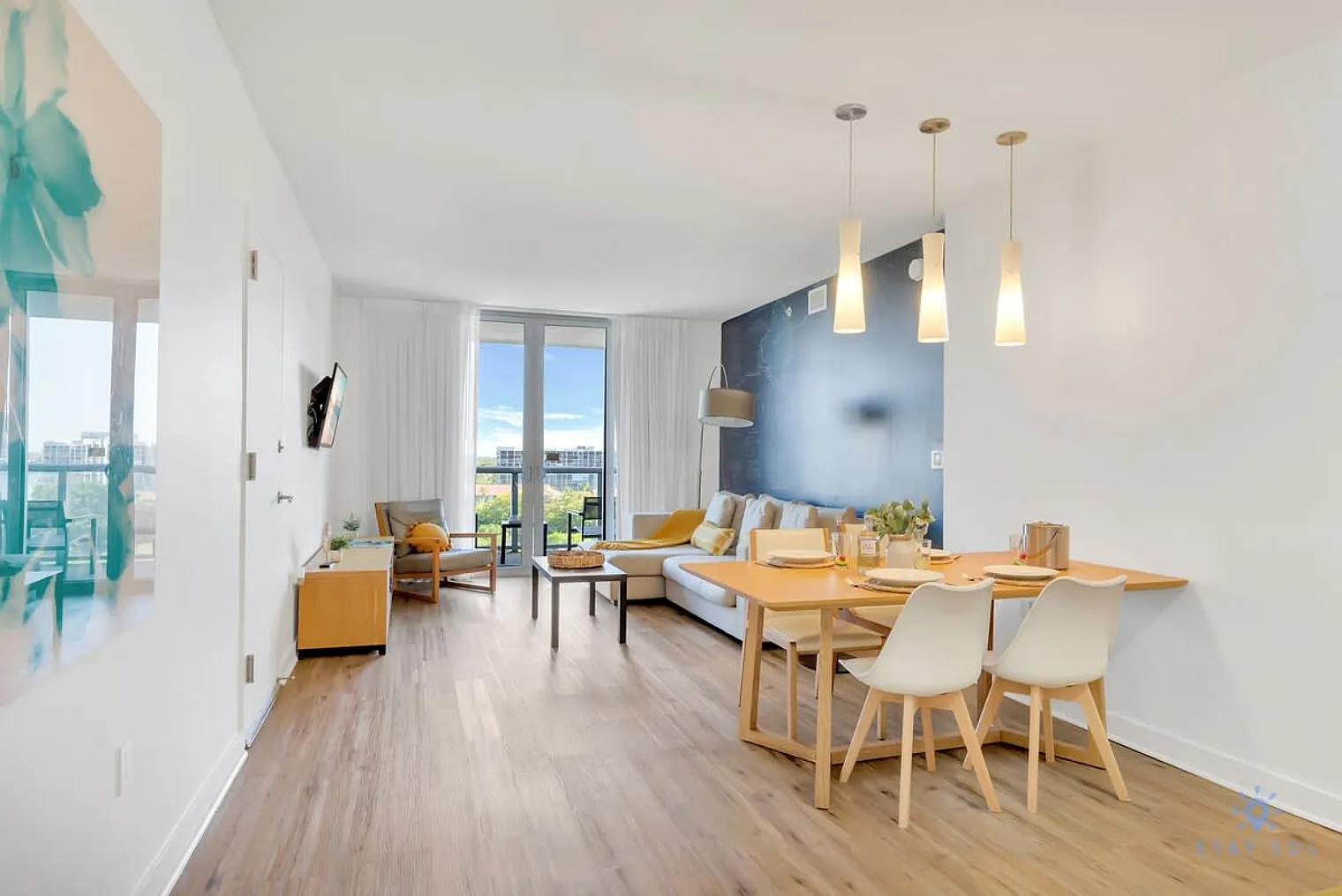 1 bed, 1.0 bath, 699 sqft, $3,787 — Photo 2