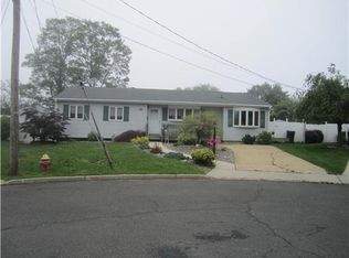 20 Brown Ct, Parlin, NJ 08859