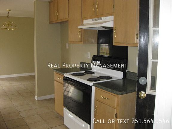 4th image of 100 Oak St