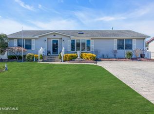 9 Parkview Way, Manalapan, NJ 07726