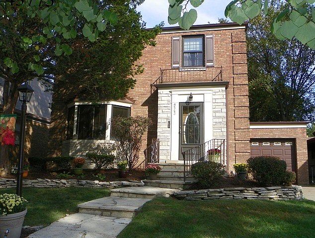 1st image of 9543 S 50th Ct