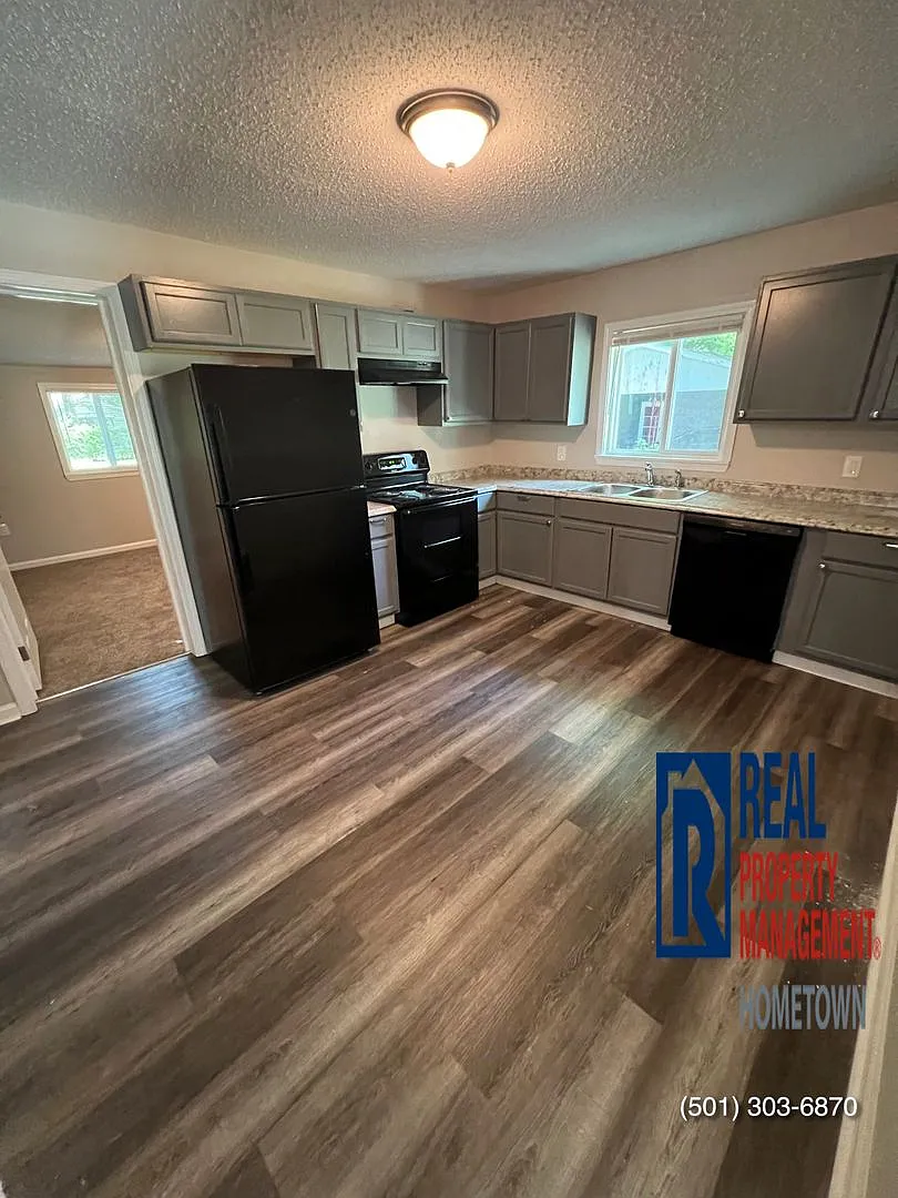 Coming soon 3-Bed, 2 Bath! — Photo 3