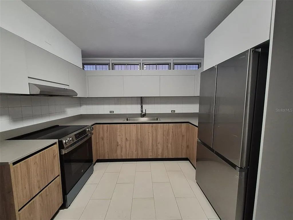 2 bed, 1.5 bath, 1300 sqft, $2,800 — Photo 3