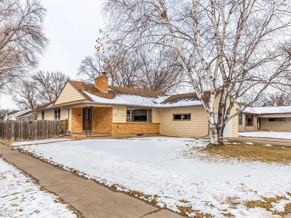 321 15th Ave N, Fargo, ND 58102