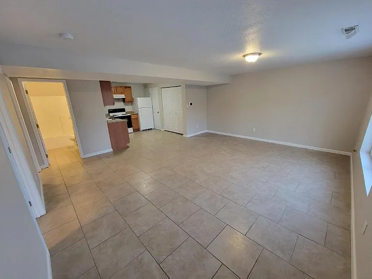 206 Kronos Dr #B — Photo 2
