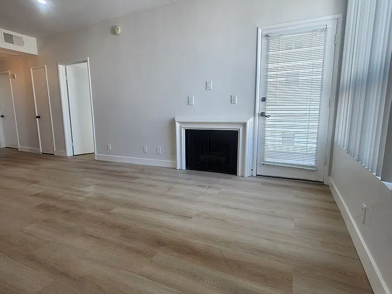 14515 Dickens St. — Photo 13