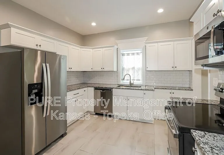 1016 SW College Ave — Photo 6