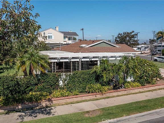 4th image of 19271 Harding Ln