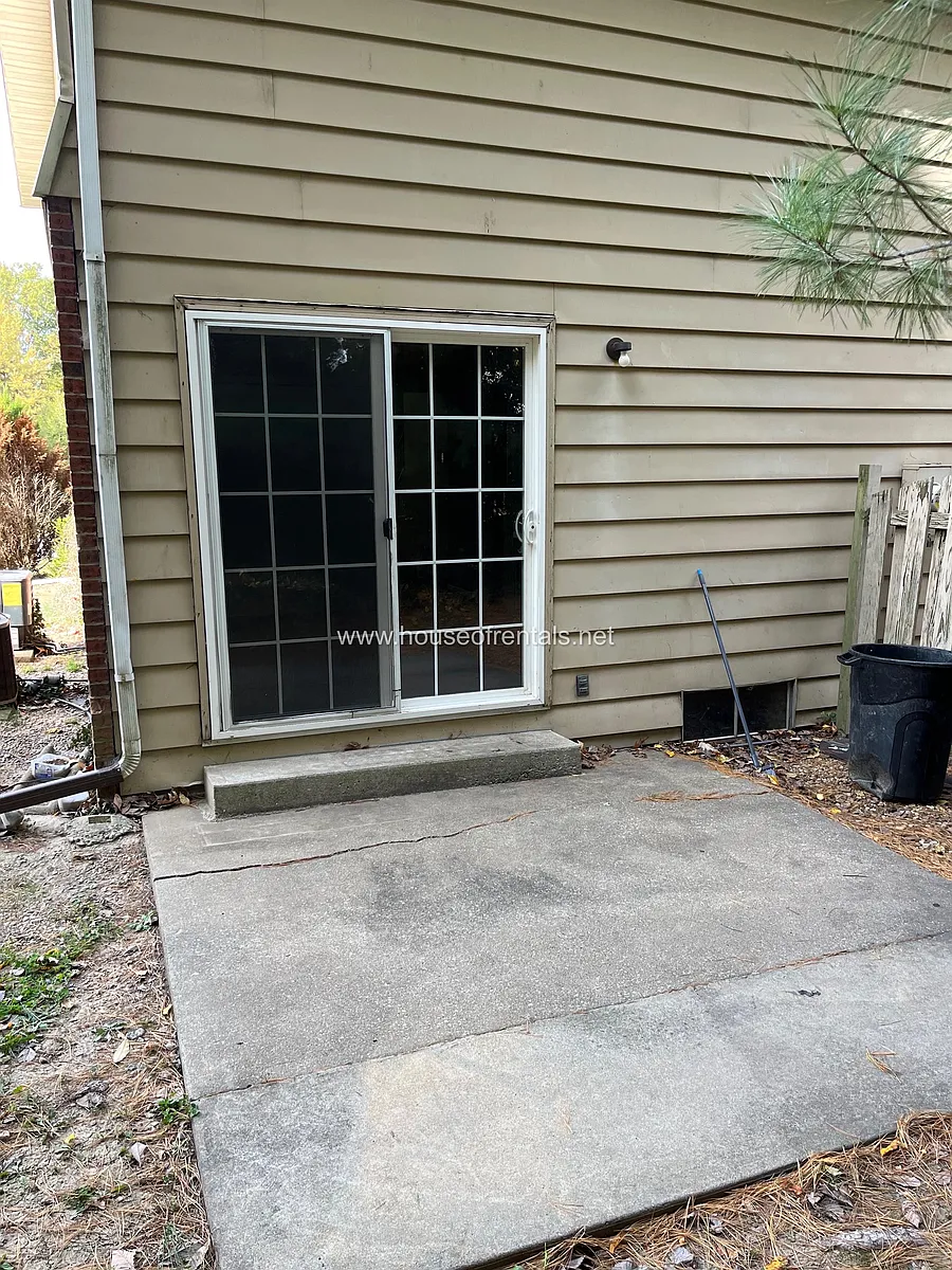 Building Photo - 5 Razer St #1