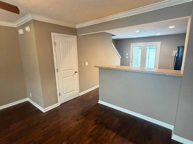 1505 Orange Ct — Photo 4