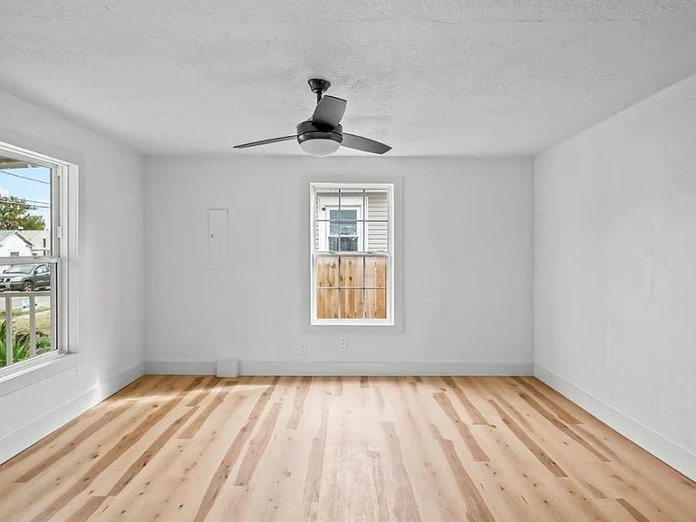 1536 W Atlantic St — Photo 9