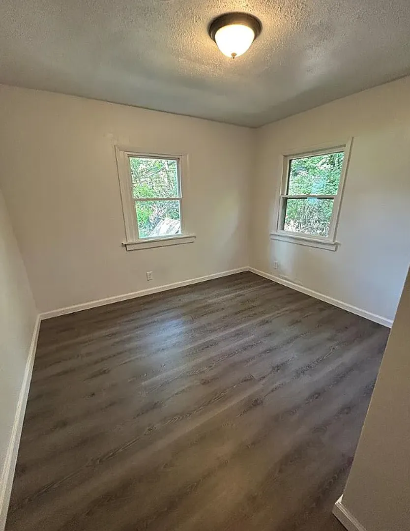 For Lease — Photo 4