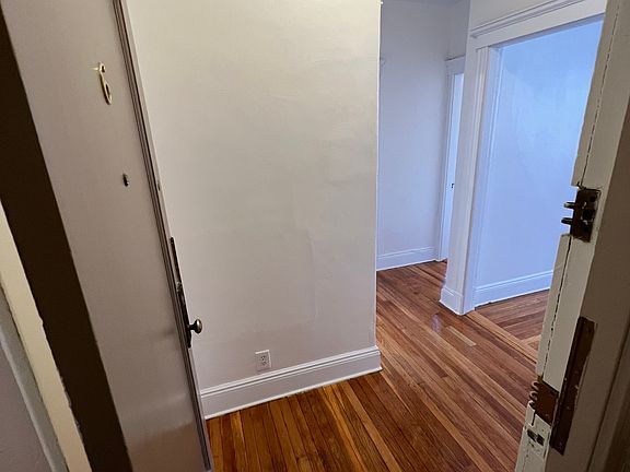 2nd image of 80 Sutherland Rd APT 6