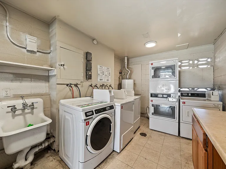 CATALINA VISTA APARTMENTS — Photo 15