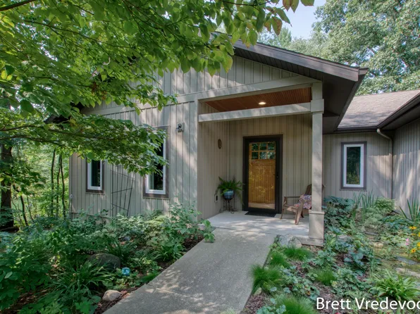 1771 Rogue River Rd NE, Belmont, MI 49306