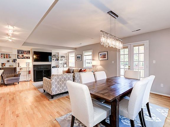 Living Room with fireplace