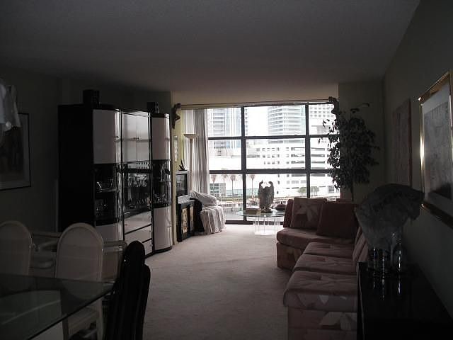1st image of 600 Parkview Dr APT 826