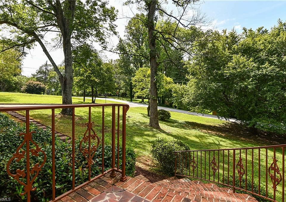 2nd image of 600 Thornwood Rd