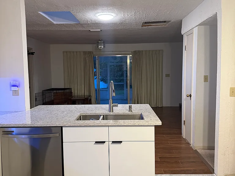 430 S Center St — Photo 3